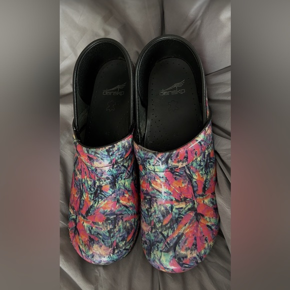 Dansko Red and Pink Mules Vibrant Floral Design size42 11.5-12 women - Picture 2 of 10